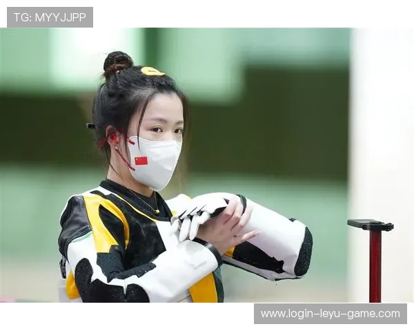 杨倩打完比赛回家还在用高中保温杯？