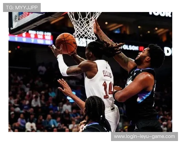 米切尔无球跑动效率提升，拉开骑士外线进攻空间