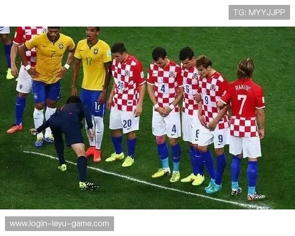 人墙规则解析：裁判判罚移动与干扰的关键标准